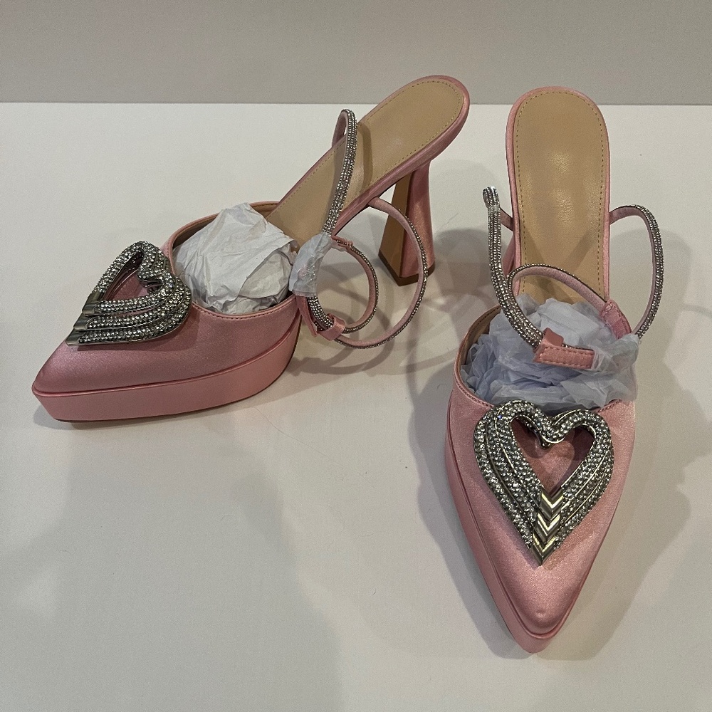 Coutgo pink rhinestone heart heels